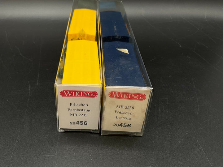 Zwei Wiking Pritschen-Fernlastzüge