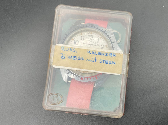 Russische Uhr mit Kalender       905