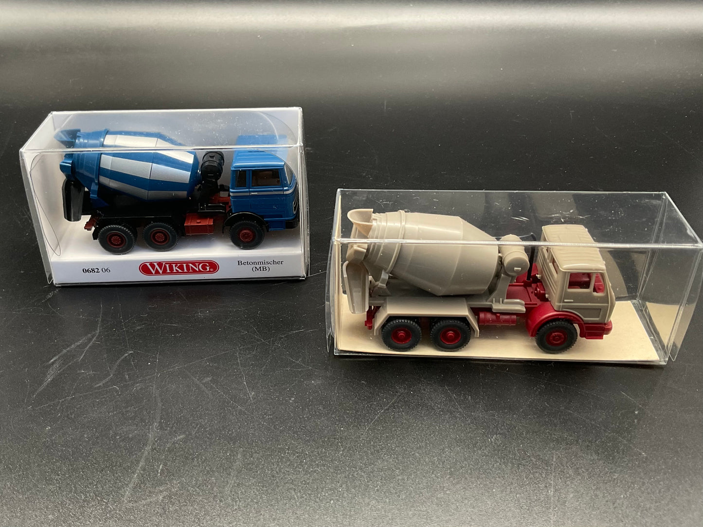 Zwei Wiking Betonmischef