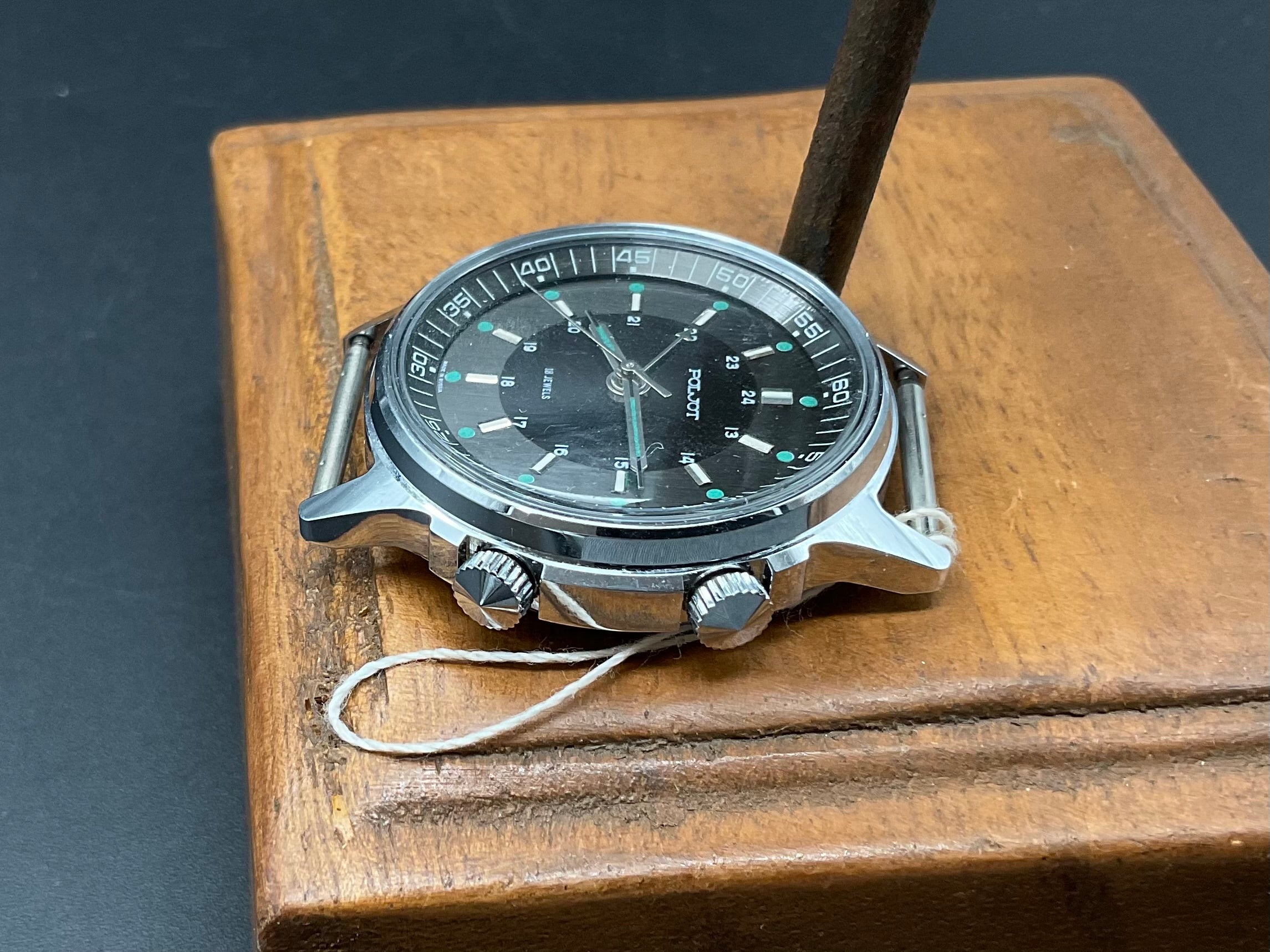 POWOT Uhr mit schwarzem Ziffernblatt          905