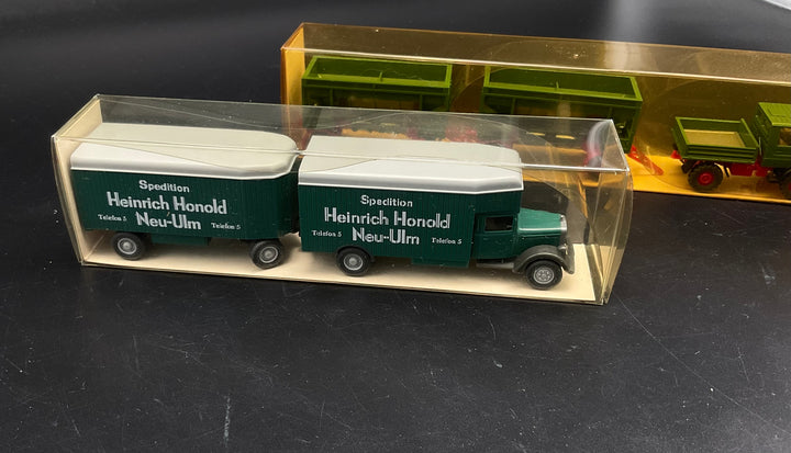 Zwei Wiking Modellfahrzeuge