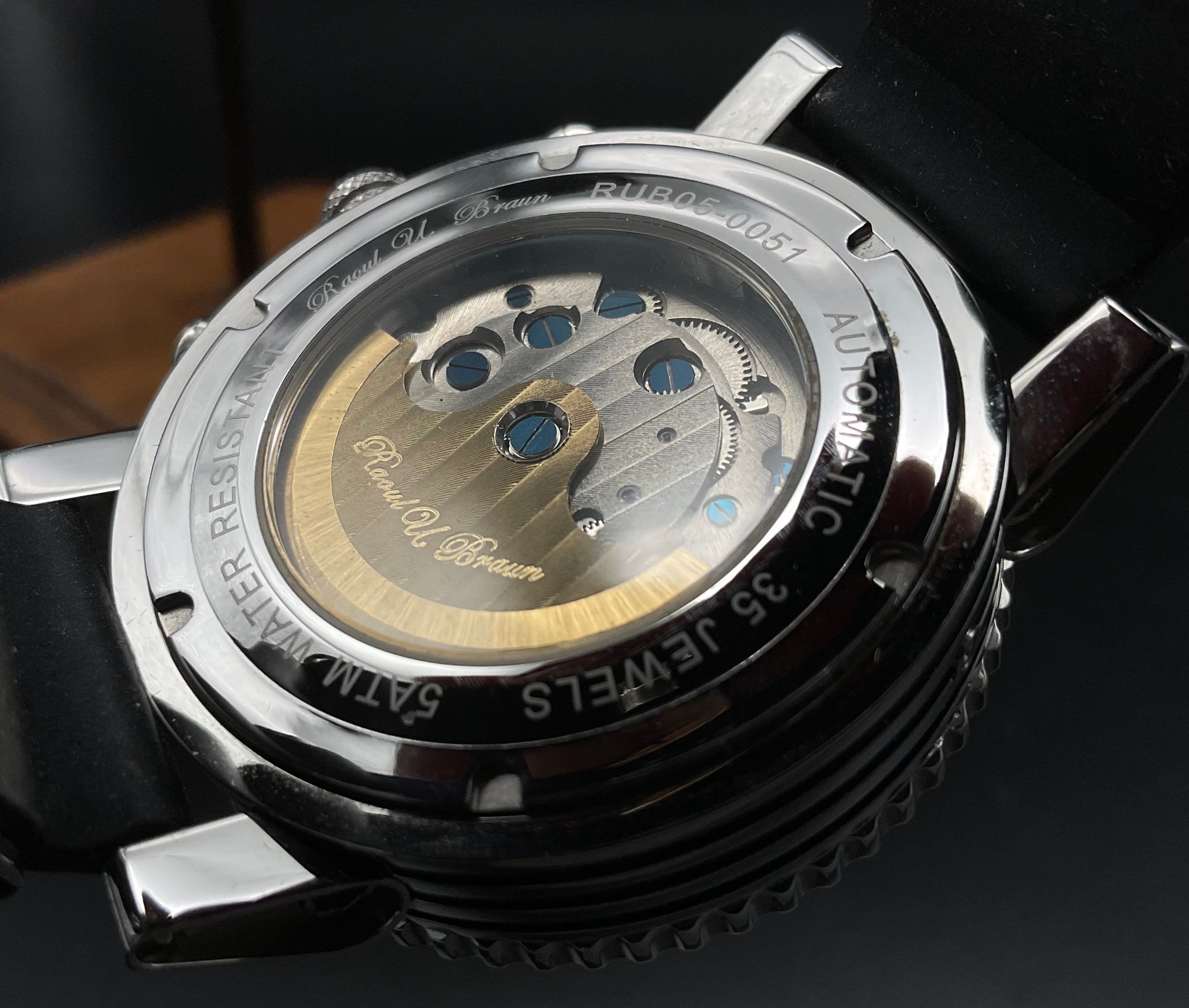 Grün-schwarze Raoul U. Braun Uhr