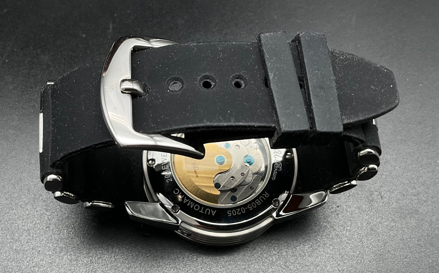 Rot-silberne Raoul U. Braun Uhr
