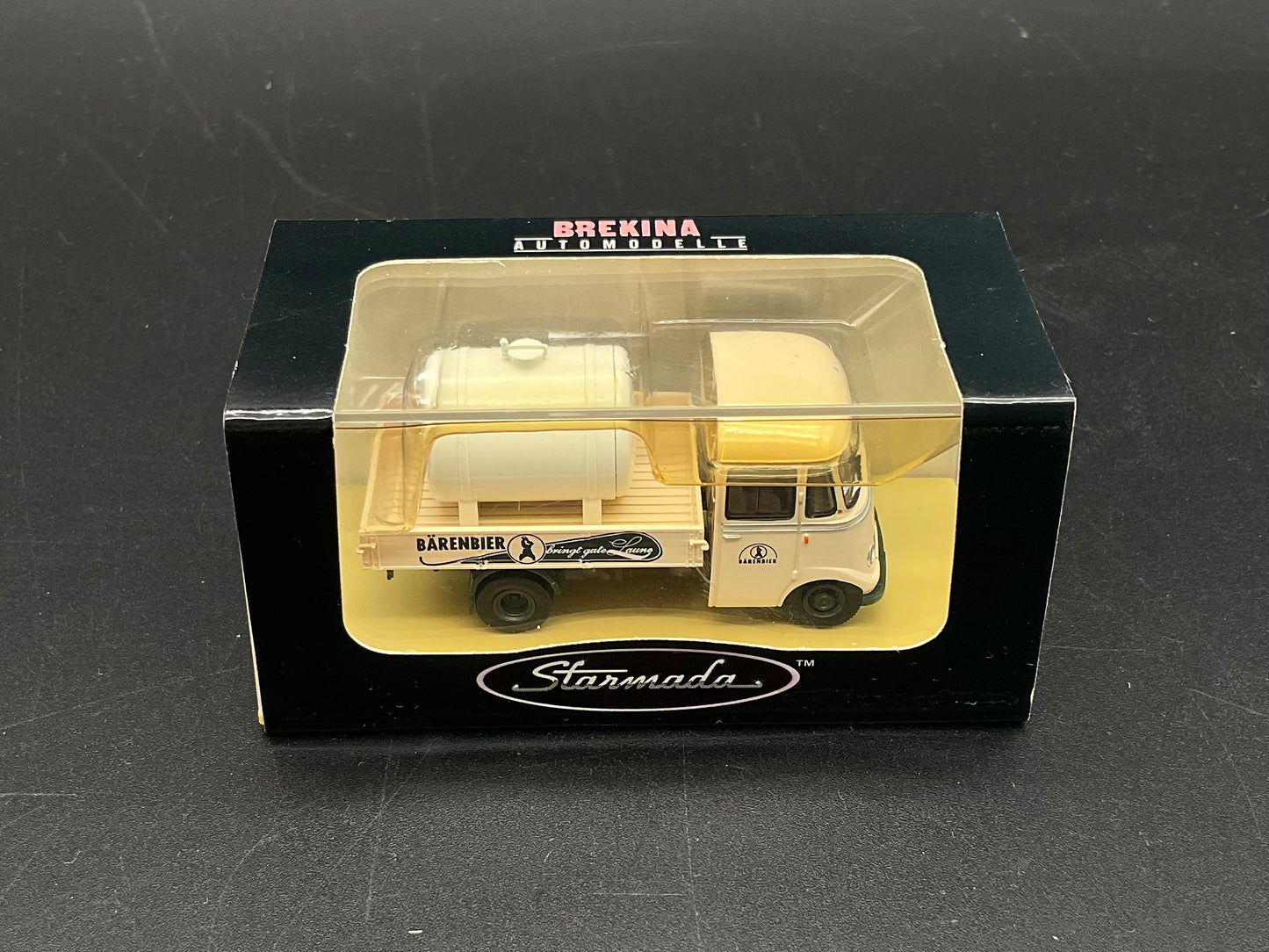 Brekina Mercedes Benz L 319 Pritschenwagen „Bärenbier“