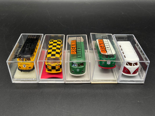 Fünf Brekina VW Busse