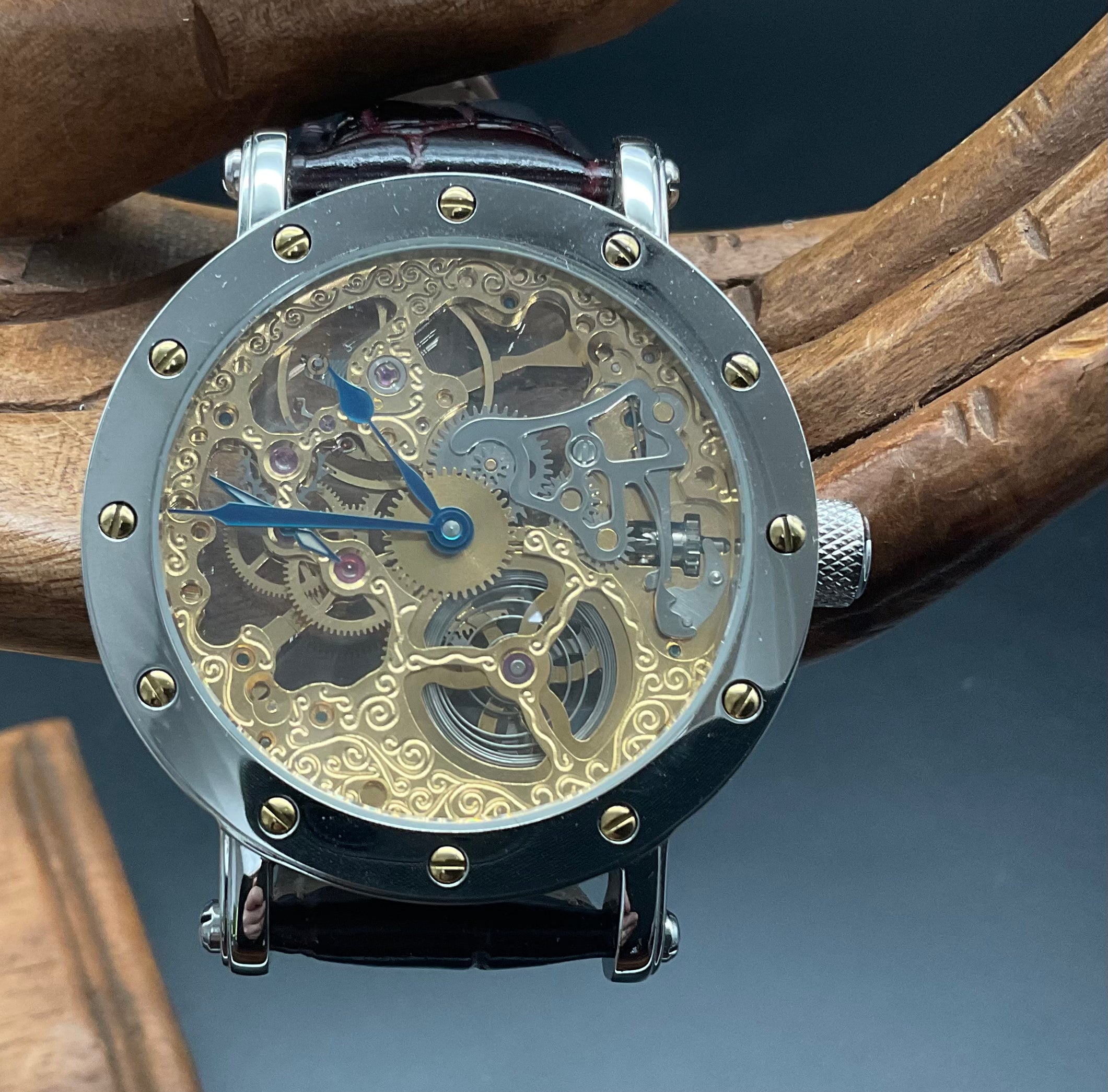 Silber-goldene Skelettuhr von Graf von Monte Wehro