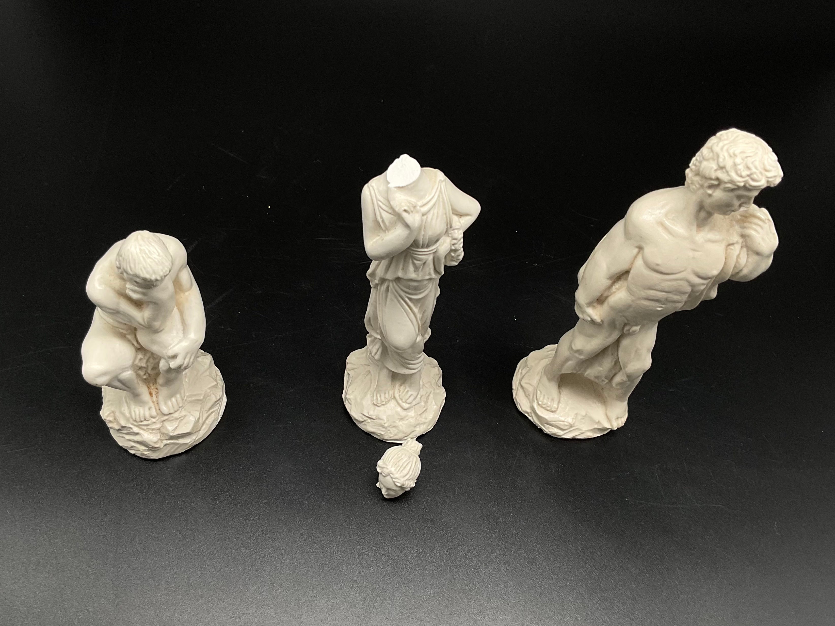 Drei Porzellan Figuren