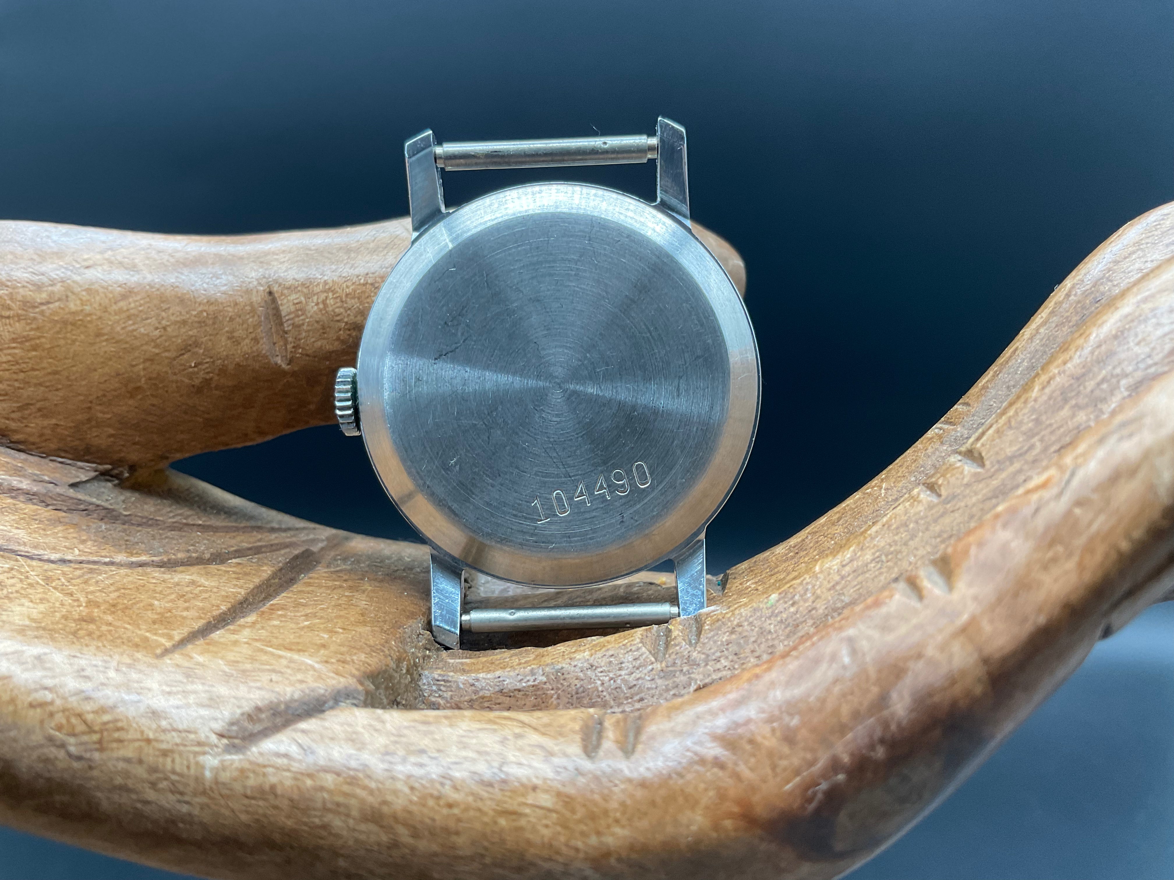 Silberfarbige Russische Uhr              905