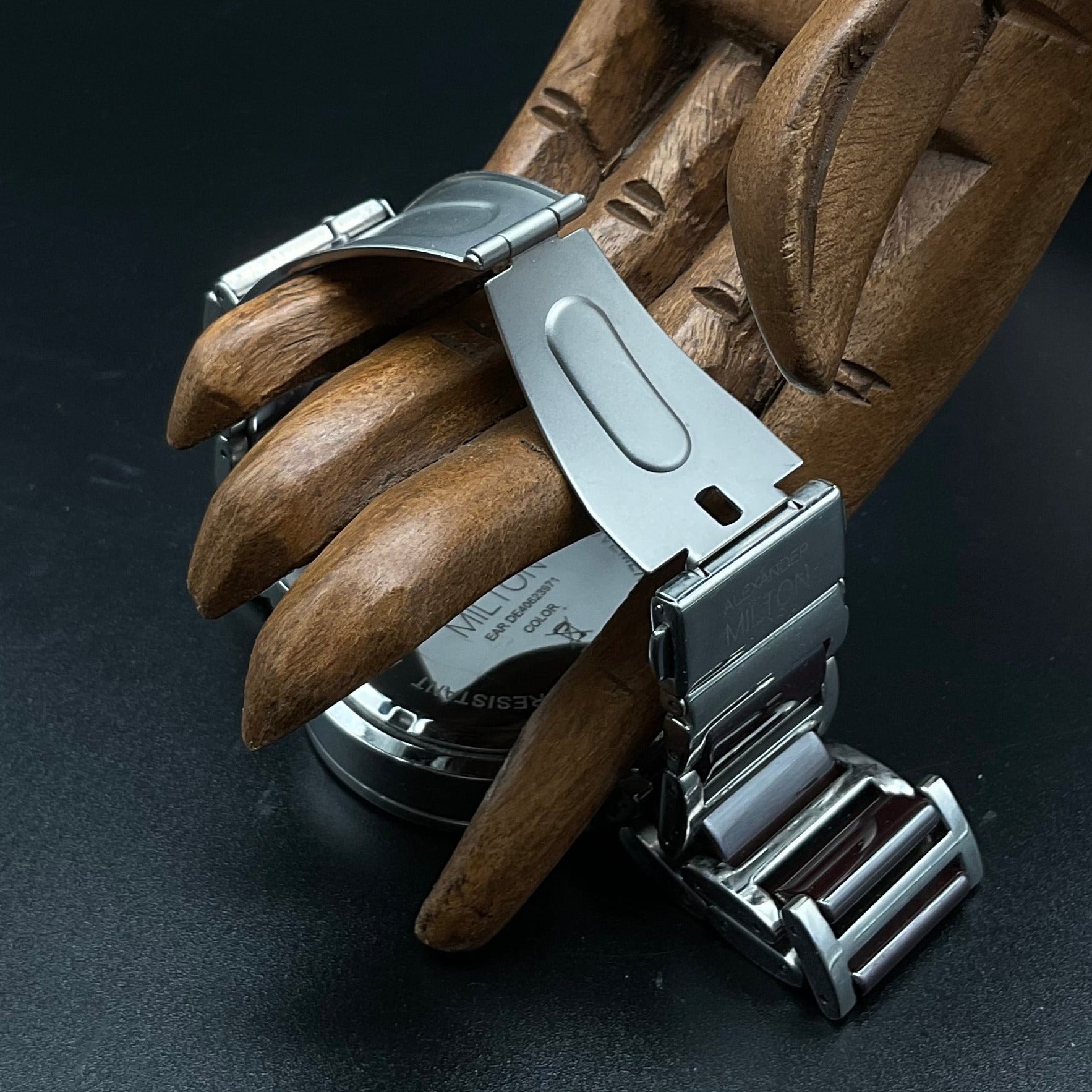 Alexander Milton Uhr Rot-Silber