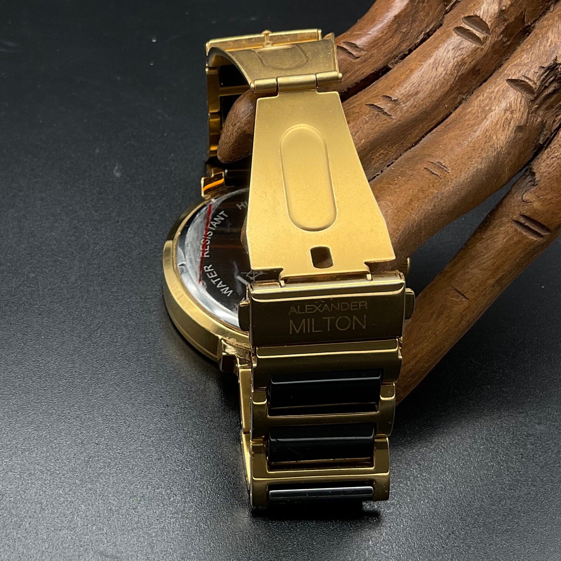 Gold-schwarze Alexander Milton Uhr