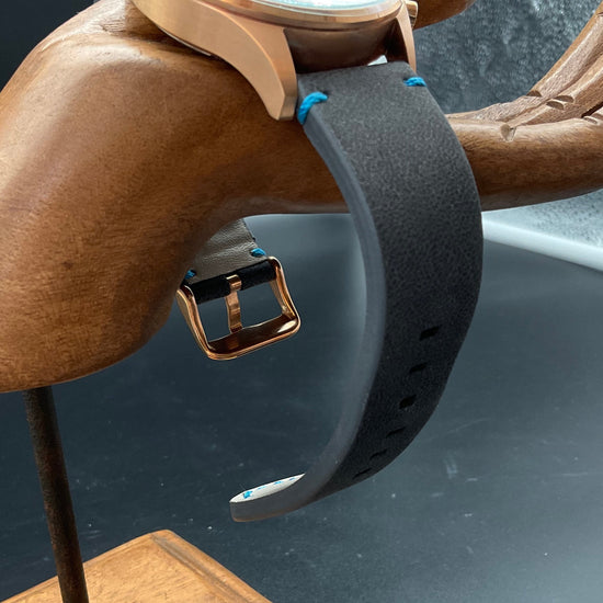 Bläulich-Rosé Farbige Spinnaker SP-5050 Armbanduhr