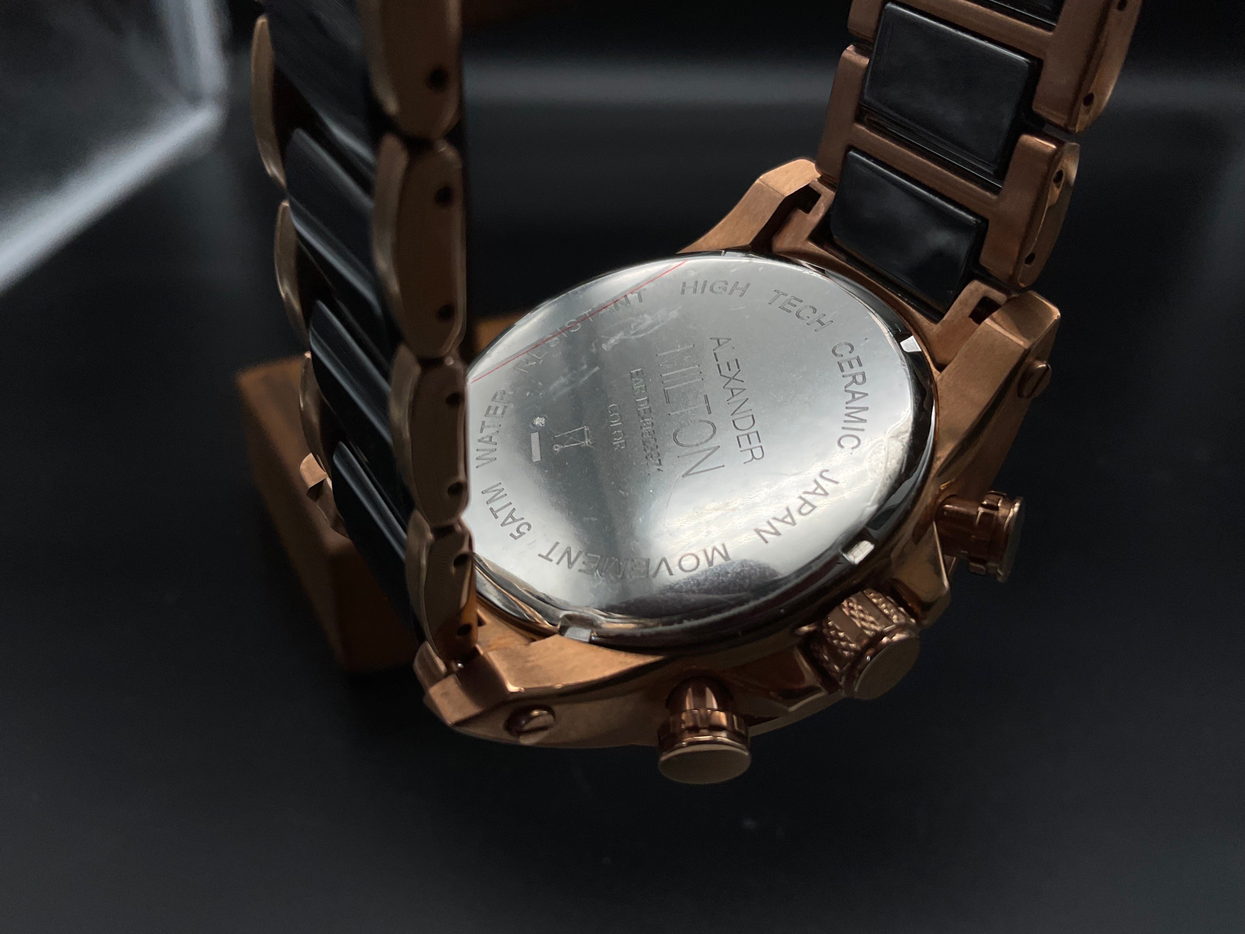 Roségold-schwarze Alexander Milton Uhr