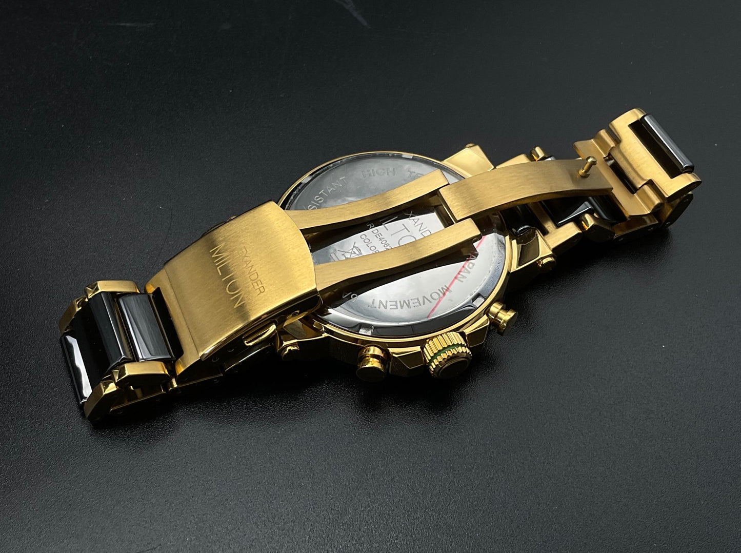 Gold-schwarze Alexander Milton Uhr
