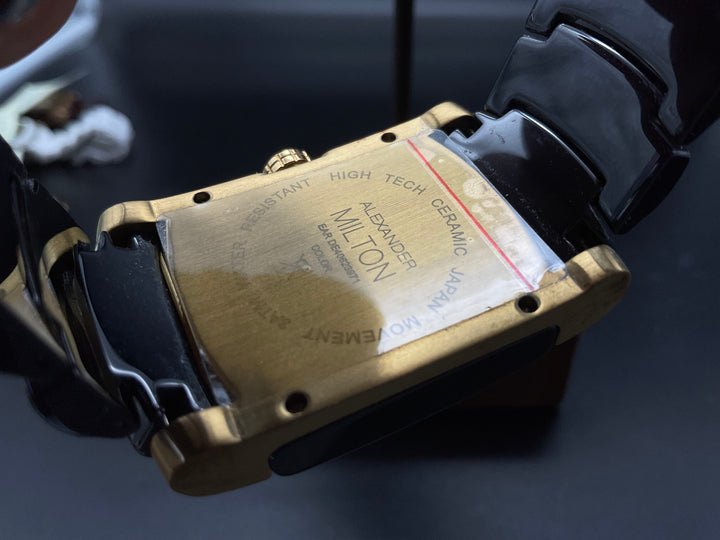 Schwarz-Goldene Alexander Milton Uhr