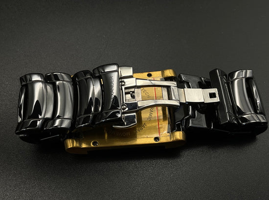 Schwarz-Goldene Alexander Milton Uhr