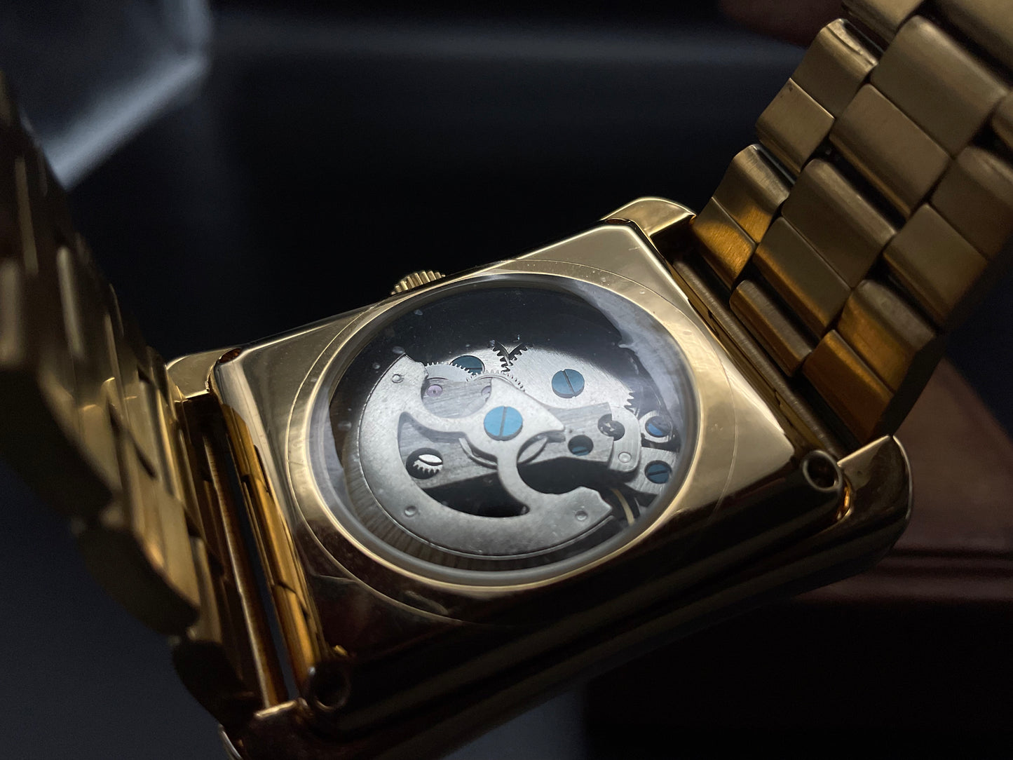 Goldene Leno Leontis Uhr