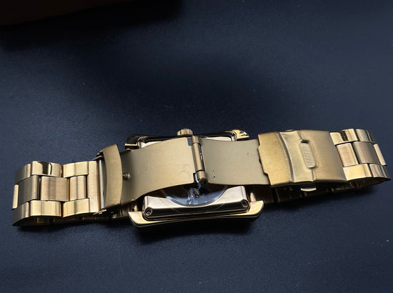 Goldene Leno Leontis Uhr