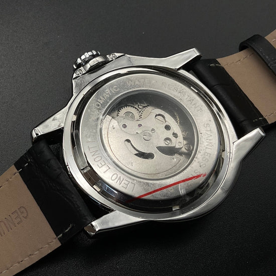 Grün-schwarze Leno Leontis Uhr