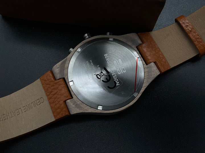 Orange-graue Bergen-Design Uhr