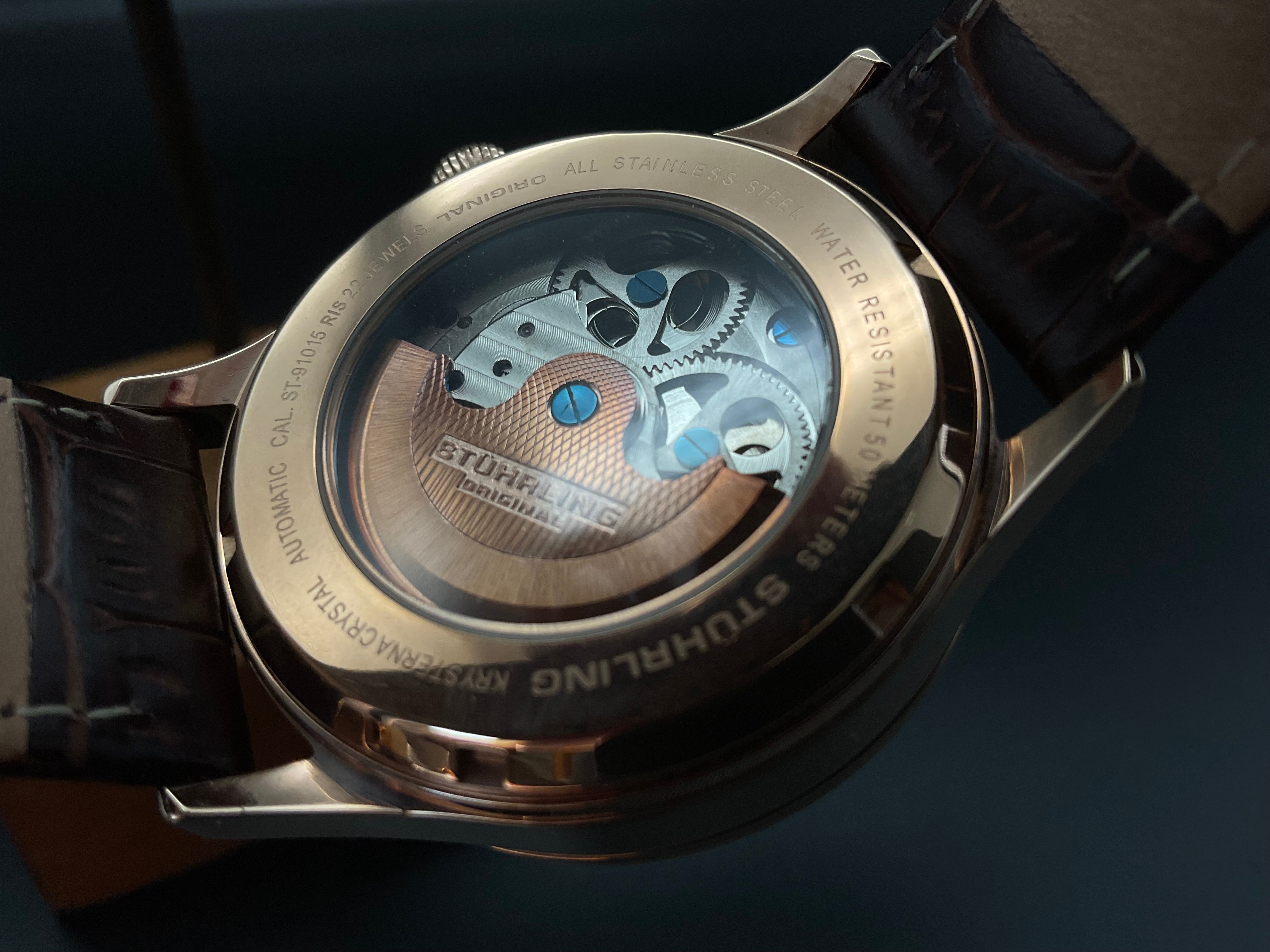 Roségoldene Stühling Uhr