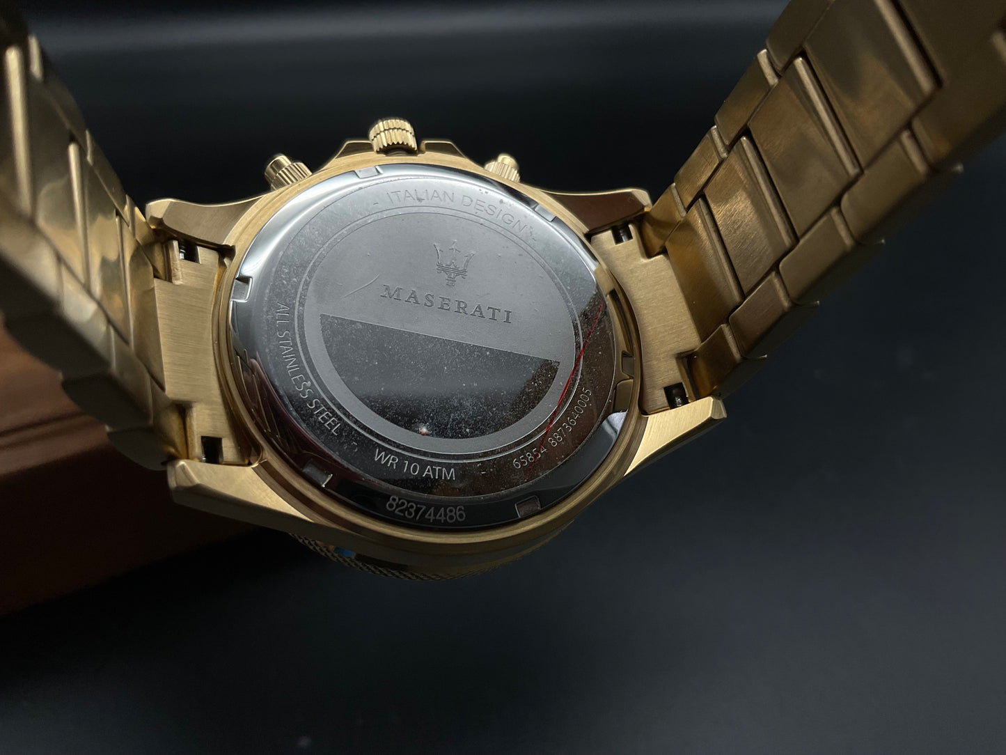 Goldene Maserati Uhr