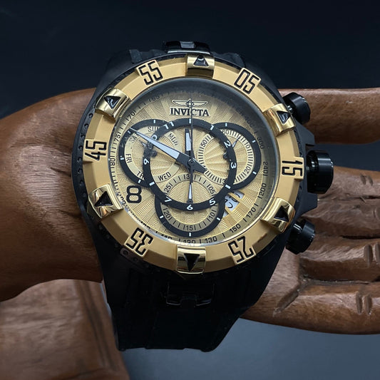 Gold-schwarze Invicta 24277 Uhr