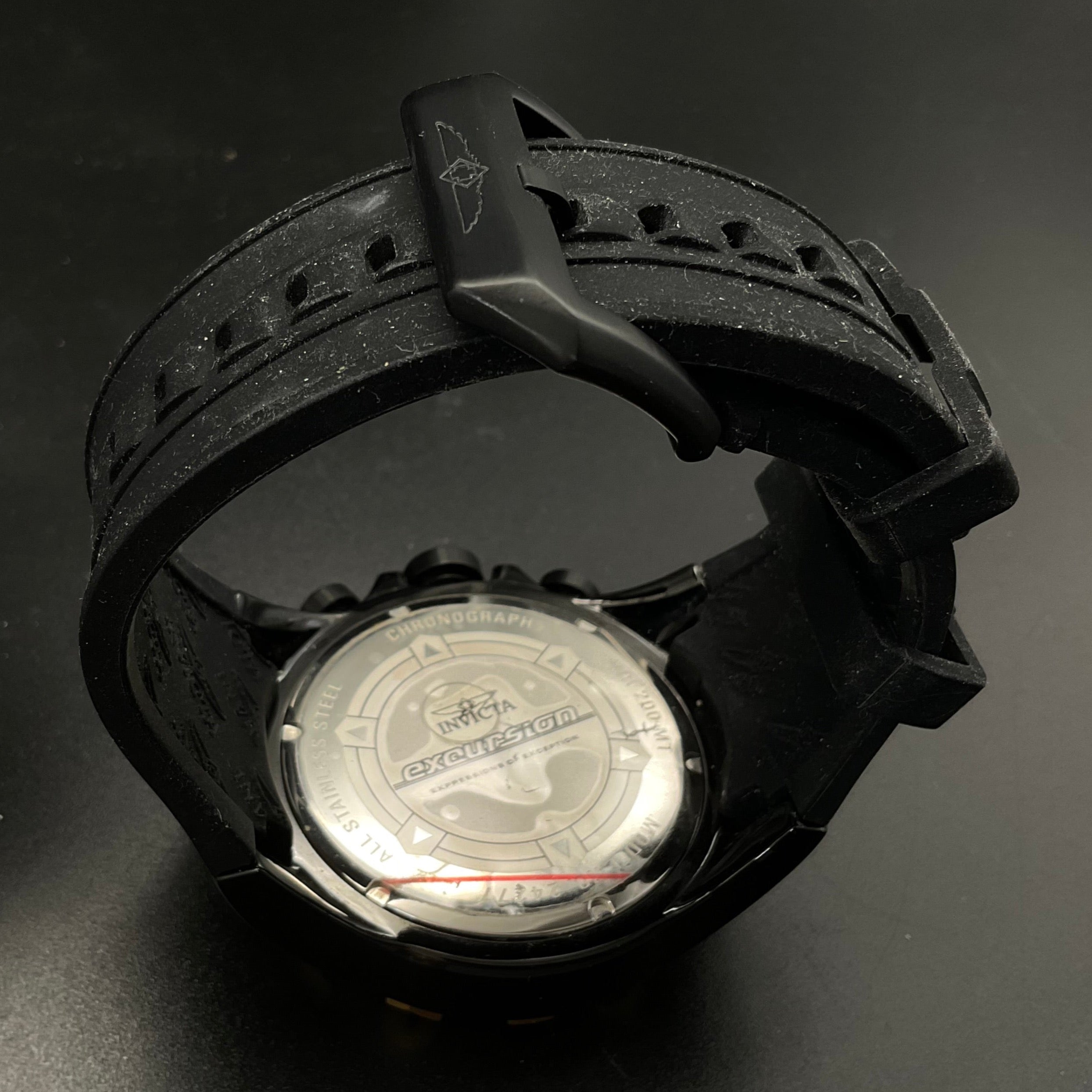 Gold-schwarze Invicta 24277 Uhr