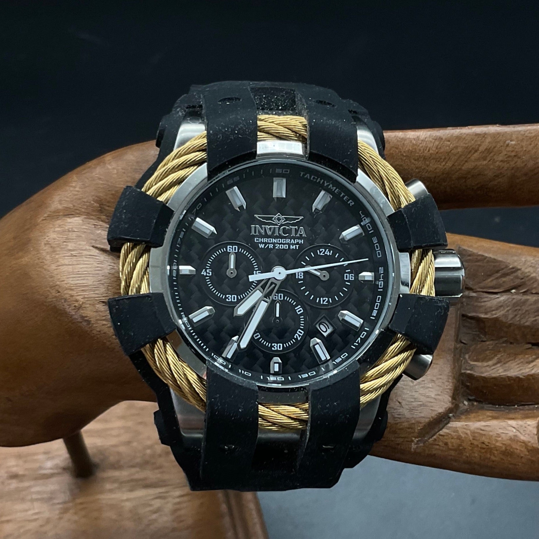 Gold-schwarze Invicta 23858