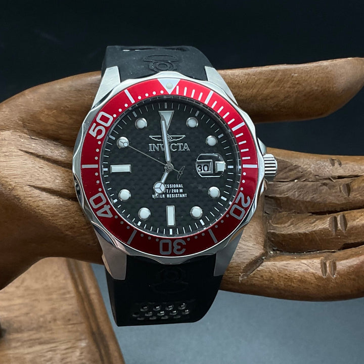 Schwarz-rote Invicta 12561 Uhr