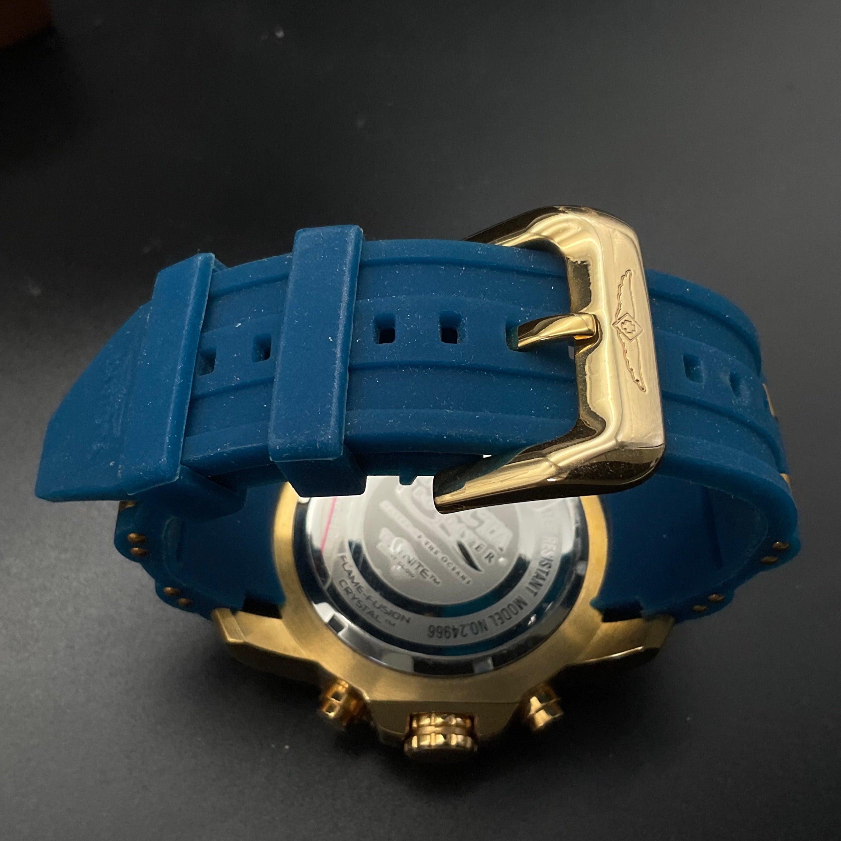 Gold-blaue Invicta 24966 Uhr