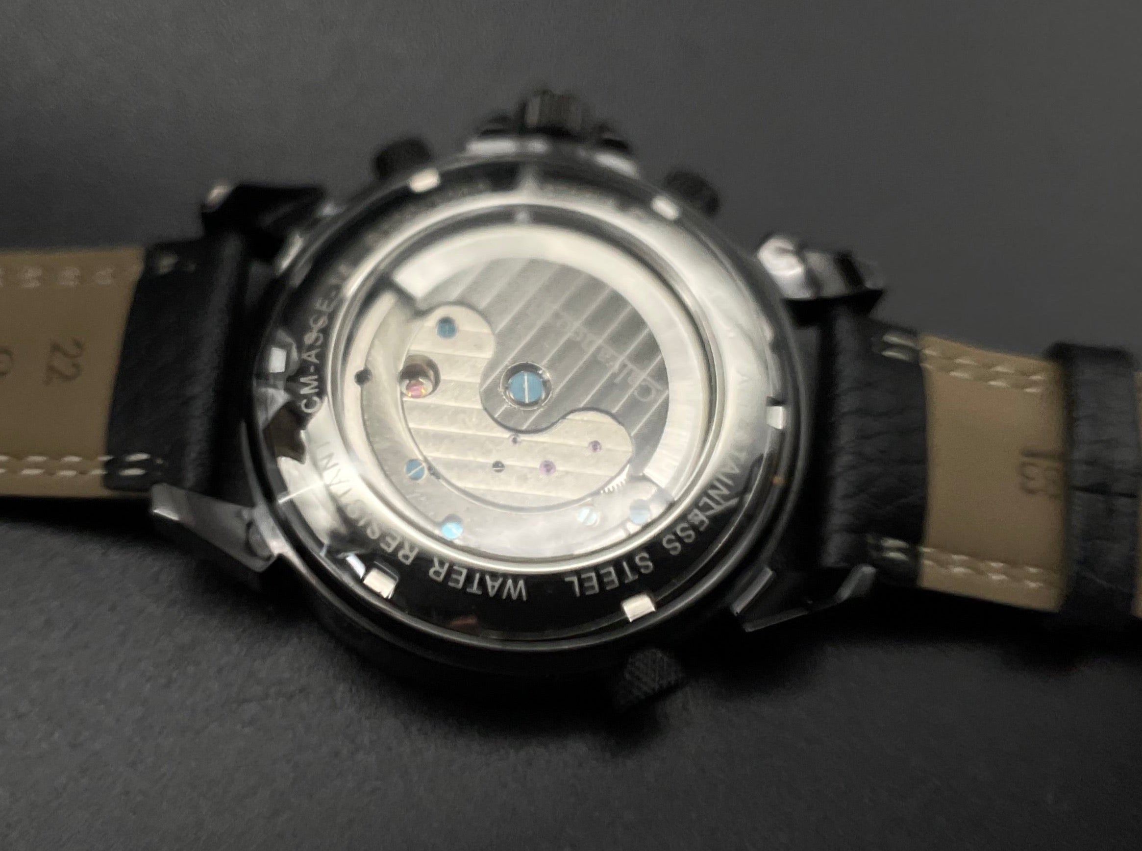 Gold-schwarze Calvaneo 1583, Gold Cobra Collectores Edition 0100 Uhr