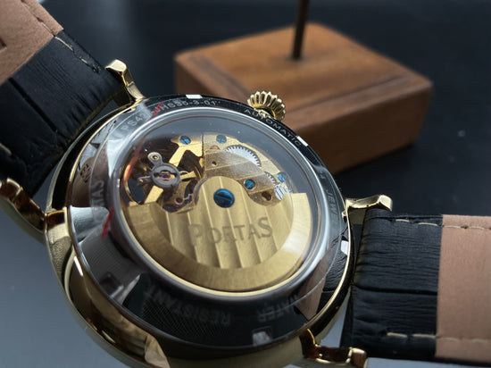 Gold-blaue Portas Uhr