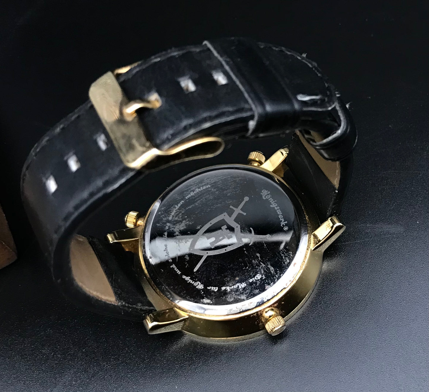 Gold-Schwarze Königswerk Uhr