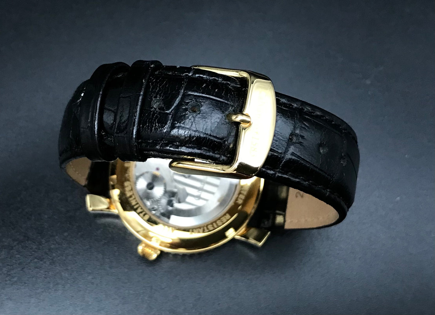 Gold schwarze Calvaneo 1583 Estaville Uhr