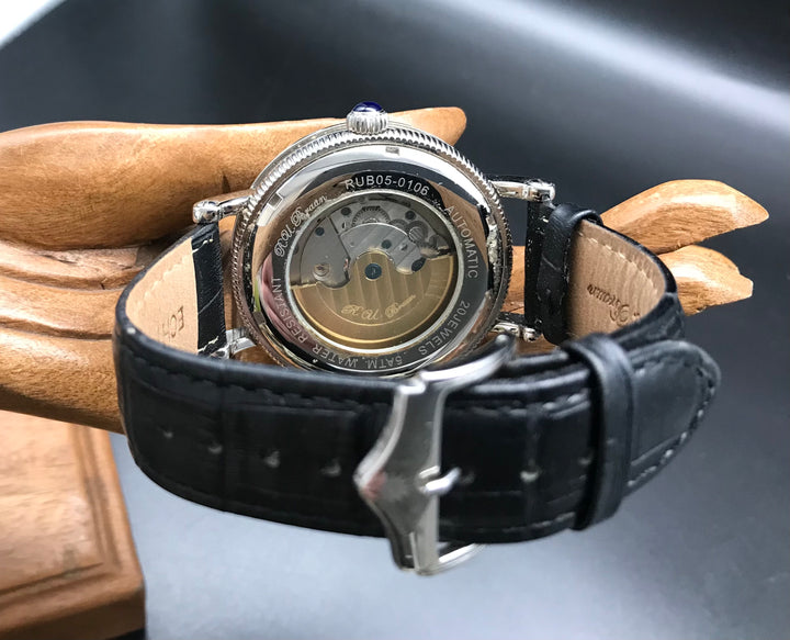 Schwarz Silberne Raoul U. Braun Uhr