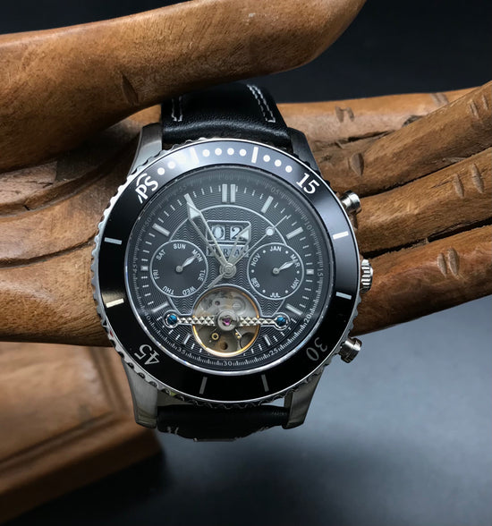 Silber-schwarze Portas Uhr