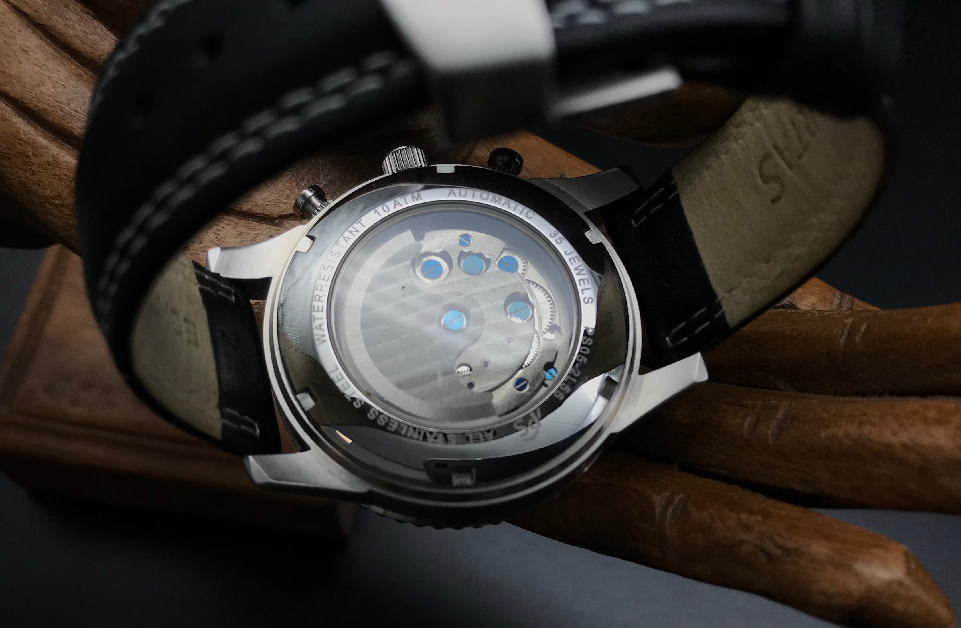 Silber-schwarze Portas Uhr