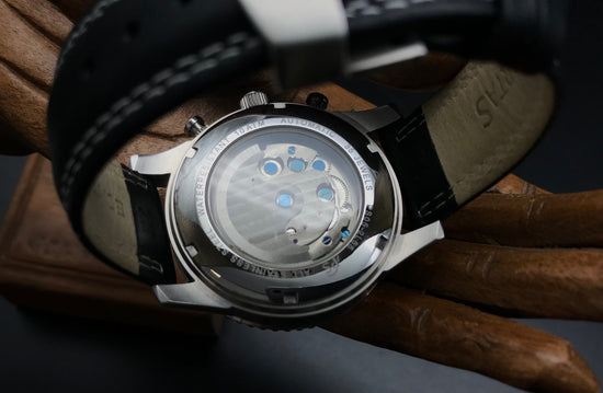 Silber-schwarze Portas Uhr