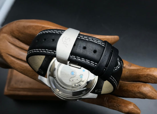 Silber-schwarze Portas Uhr