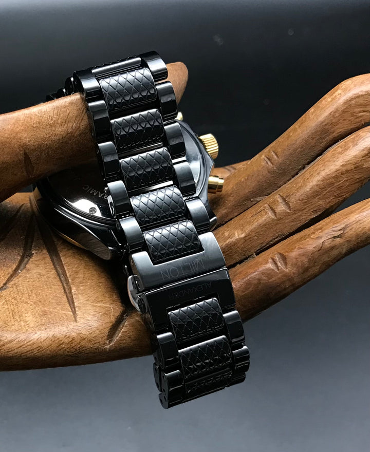 Gold-schwarze Alexander Milton Uhr