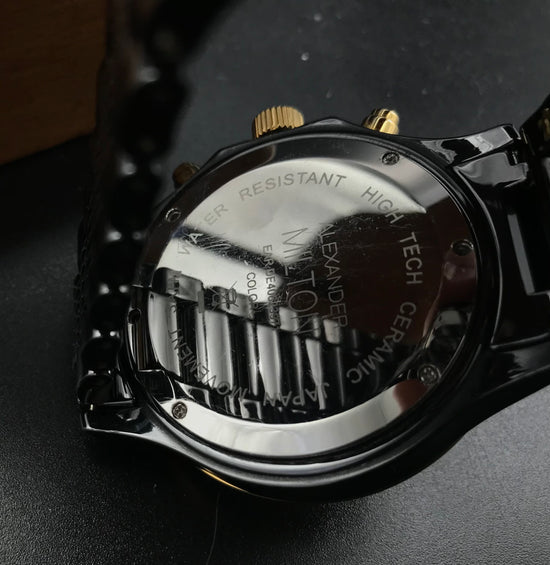 Gold-schwarze Alexander Milton Uhr