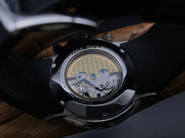 Schwarz-silberne Raoul U. Braun Uhr