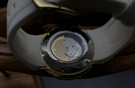 Weiß-goldene Raoul U. Braun Uhr