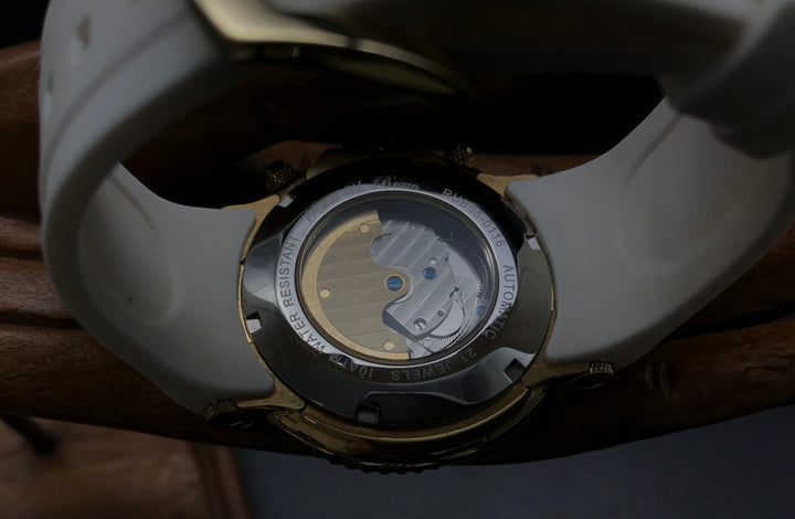 Weiß-goldene Raoul U. Braun Uhr