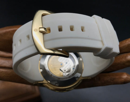 Weiß-goldene Raoul U. Braun Uhr