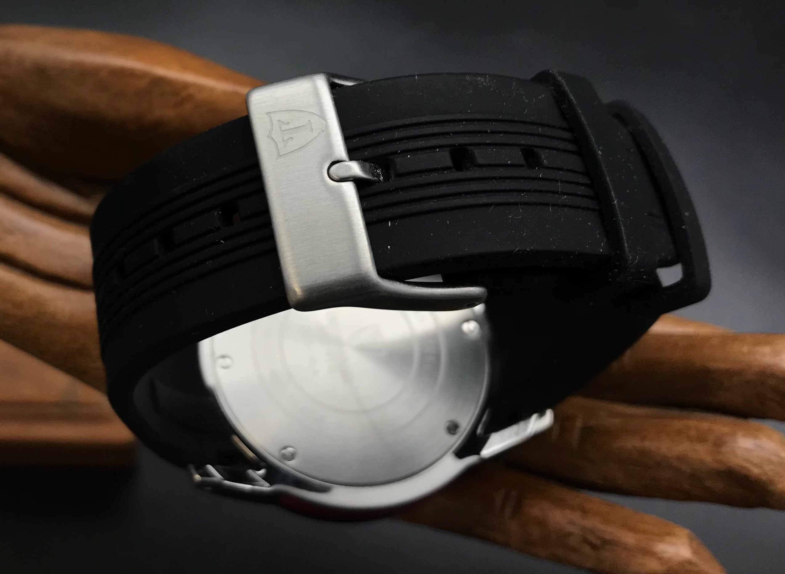 Silber-schwarze Detomaso Alento Uhr