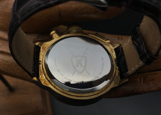 Gold-grüne Königswerk Uhr