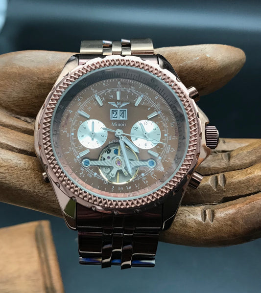 Braune Minoir Uhr
