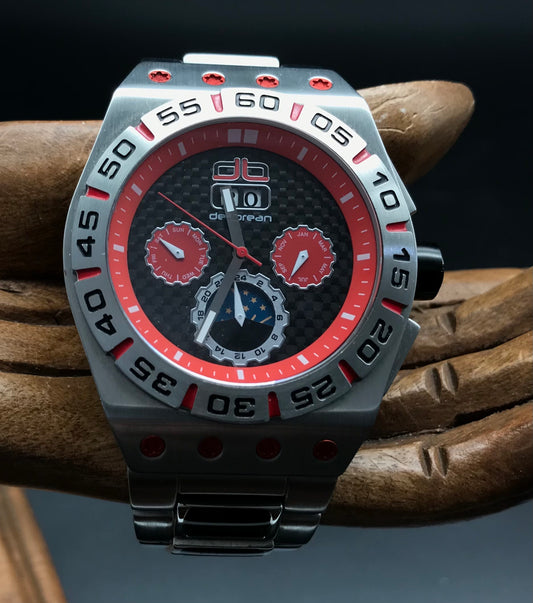 Rot-schwarz-silberne deLorean Uhr