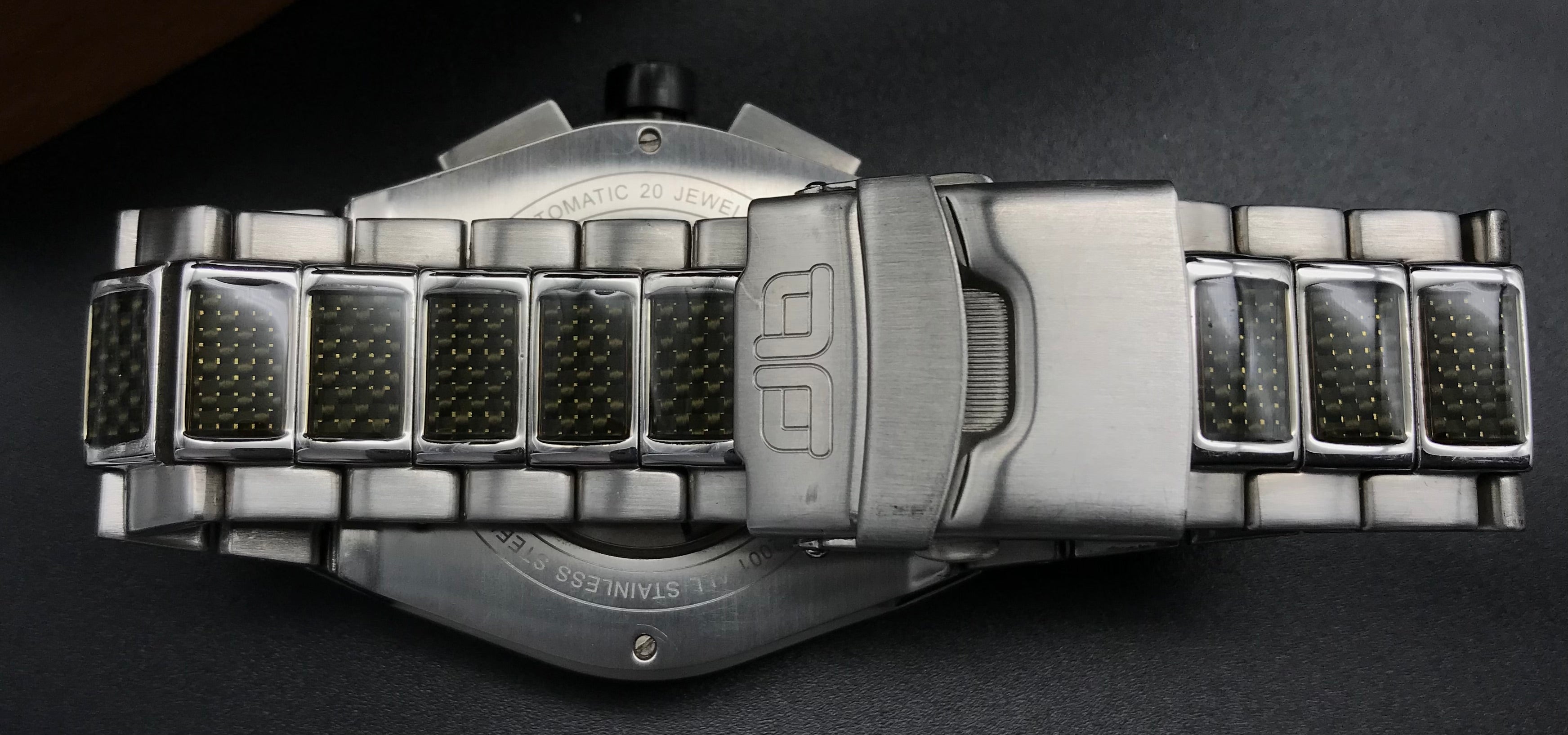 Schwarz-rot-silberne deLorean